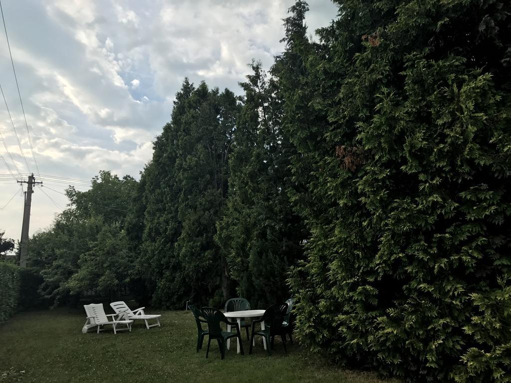 Retro ház Hostal Balatonszabadi Fürdőtelep Exterior foto