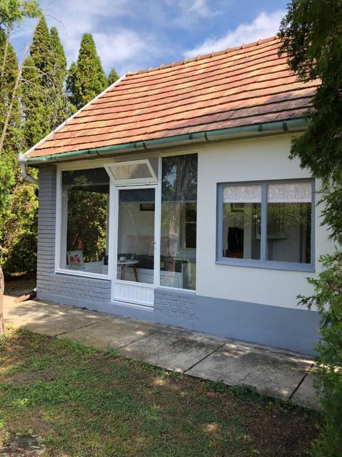 Retro ház Hostal Balatonszabadi Fürdőtelep Exterior foto