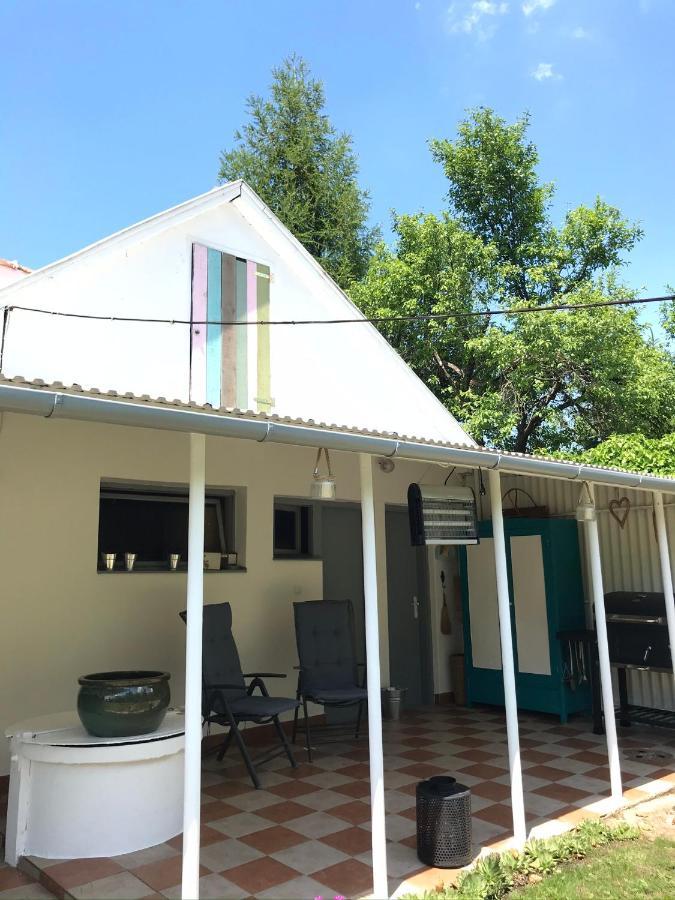 Retro ház Hostal Balatonszabadi Fürdőtelep Exterior foto