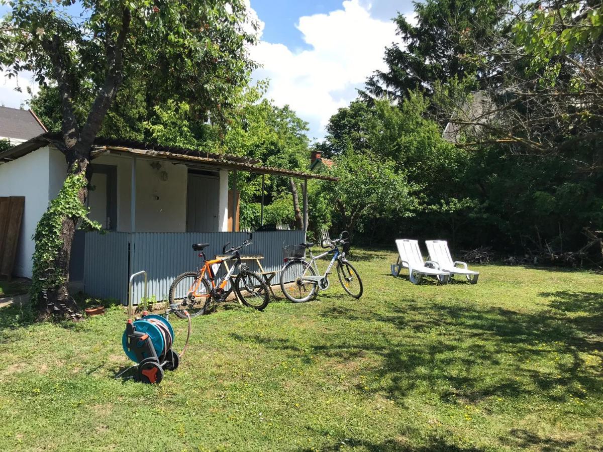 Retro ház Hostal Balatonszabadi Fürdőtelep Exterior foto